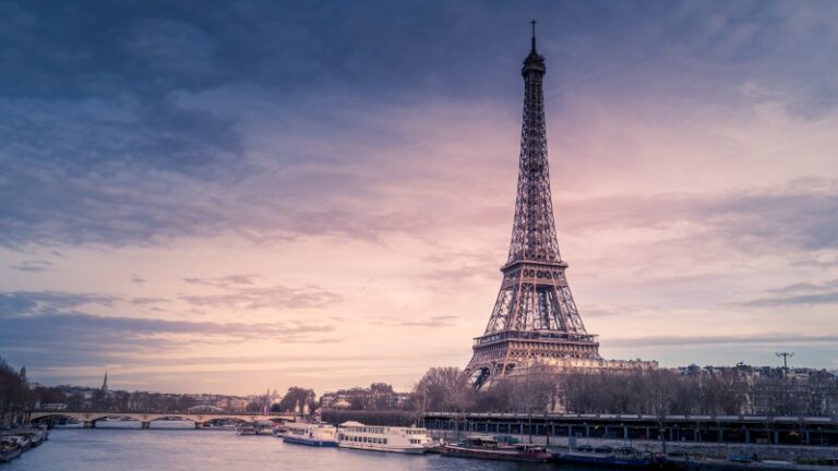 Paris Travel Guide: Exploring the City of Light’s Hidden Gems and Classic Landmarks