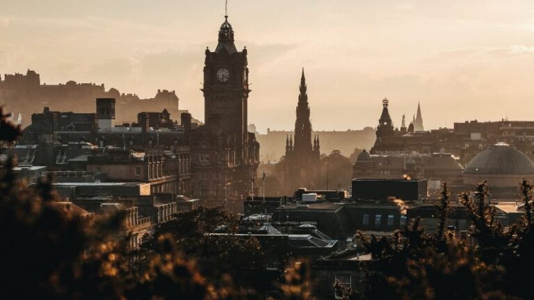 Worst Time To Visit Edinburgh: Avoid These Cold and Rainy Months