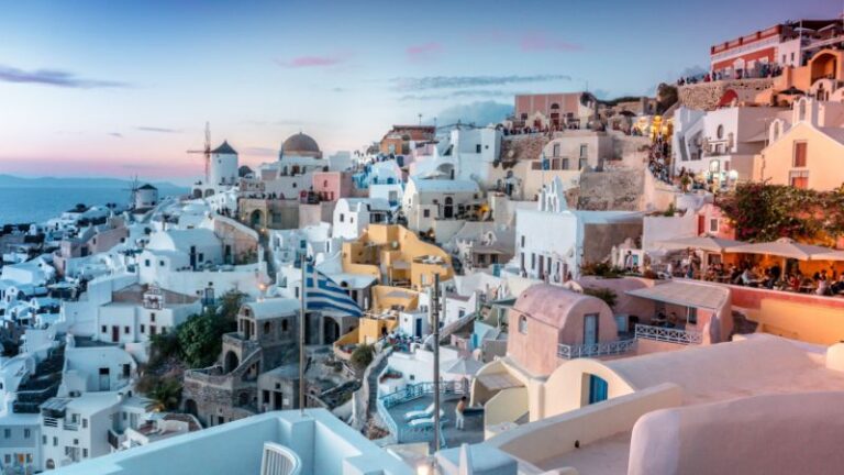 Worst Time To Visit Santorini: Don’t Go During These Crowded and Hot Months