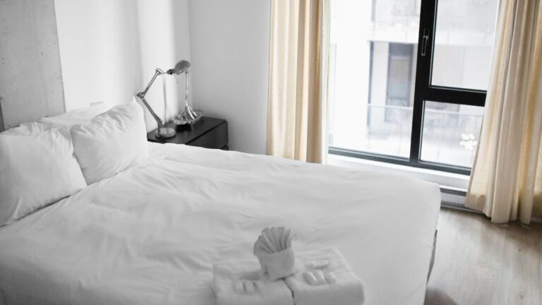 How Do Hotels Keep Sheets and Towels White: The Art of Maintaining Immaculate Hotel Linens