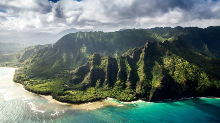 What is the Cheapest Hawaiian Island to Visit? (& The Most Expensive One)