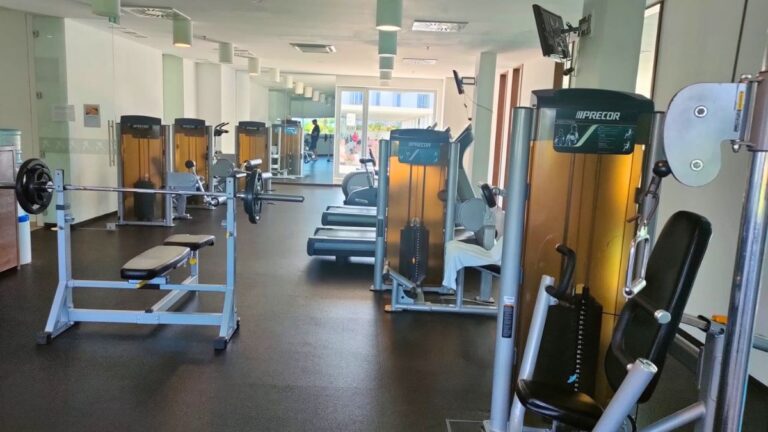 What Time Do Hotel Gyms Open & Close? Revealed