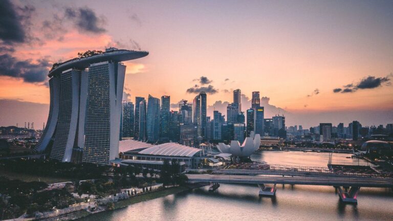 Worst Time to Visit Singapore: Coping with Monsoon Seasons and High Tourist Times