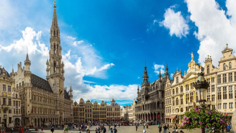 10 Best Things to Do in Brussels for Beer, Waffles, and EU Institutions