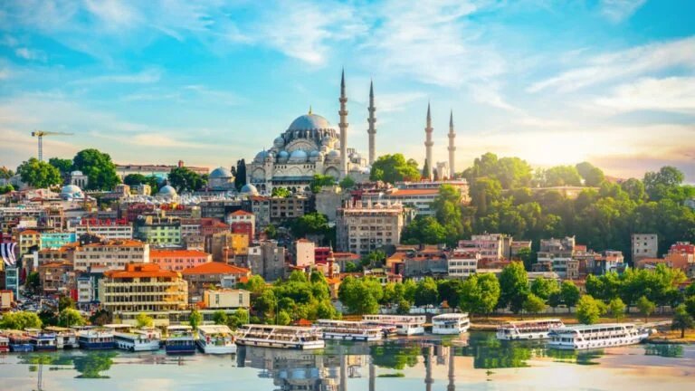 10 Best Things to Do in Istanbul for a Blend of Asia and Europe