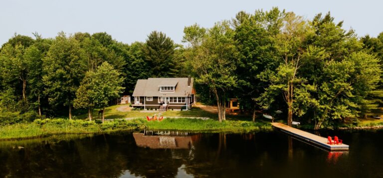 Rent luxury cottage to find inspiration in Canada’s wilderness