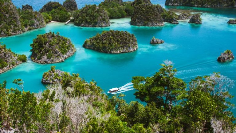 Indonesia Deports 108 Chinese Nationals in Single-Day Bali Crackdown