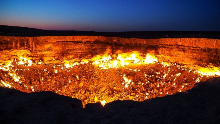 Darvaza Gas Crater’s Blazing Inferno Draws Curious Souls to Turkmenistan’s Endless Desert Sands