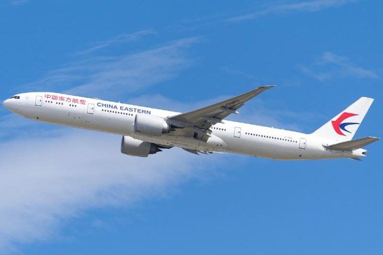 Chinese Airlines Cut 900 Japan Flights Amid Taiwan Tensions