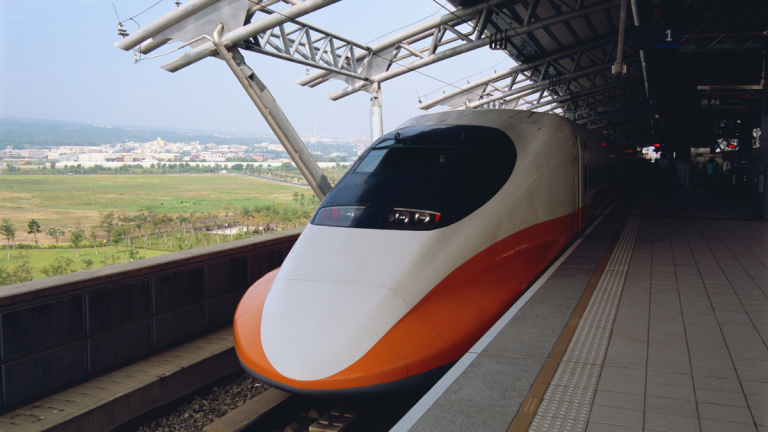 Xi’an-Yan’an High-Speed Railway Opens in China