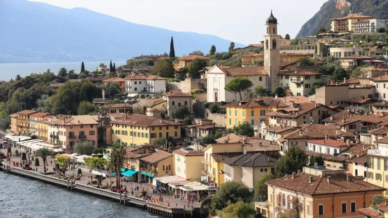 10 Charming Small Towns in Italy Where Tourists Are Welcomed