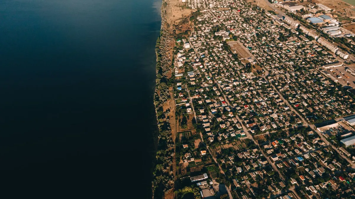 14 Small Coastal Towns in America Like Postcards
