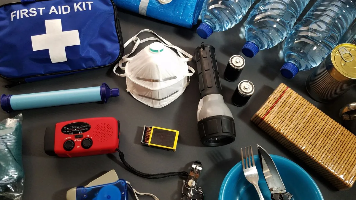 15 Essential Road Trip Emergency Items to Pack