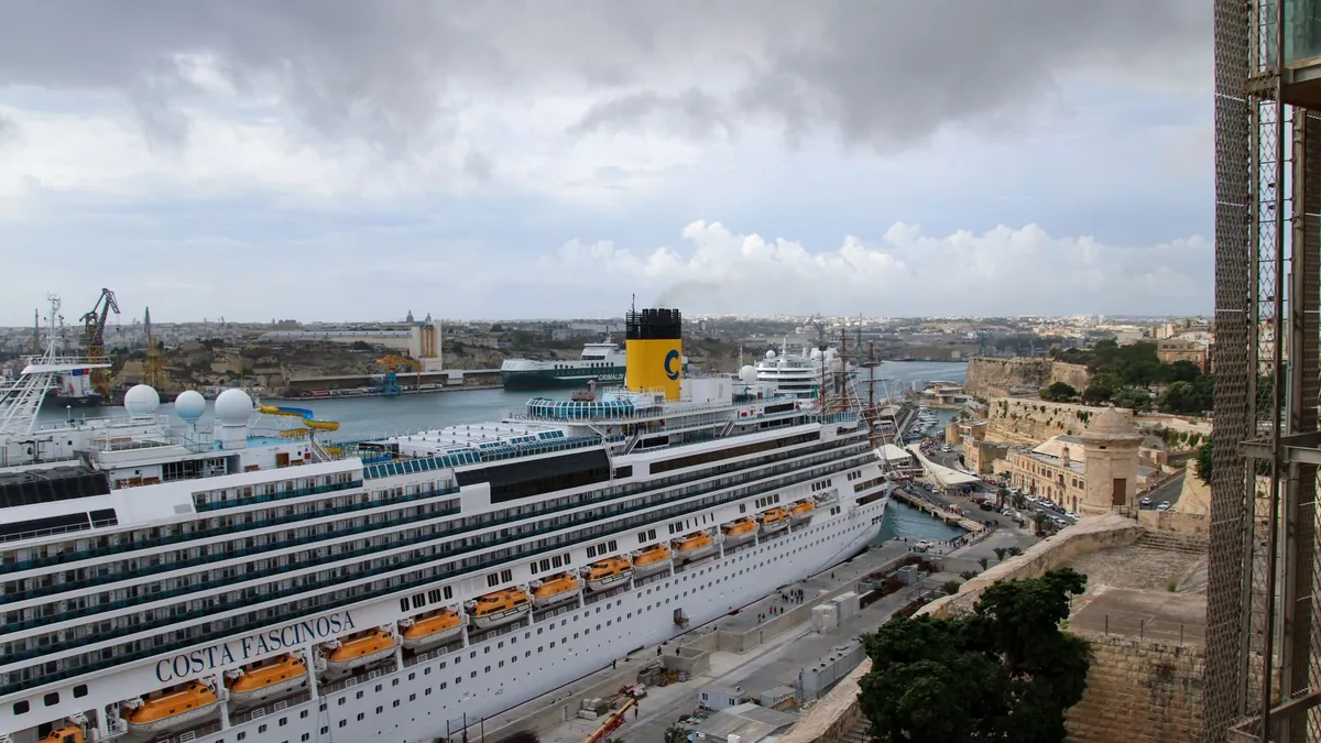5 Common Cruise Port Scams to Avoid