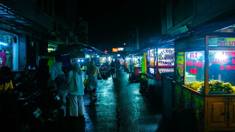 6 Warning Signs of Tourist Trap Street Food in Europe