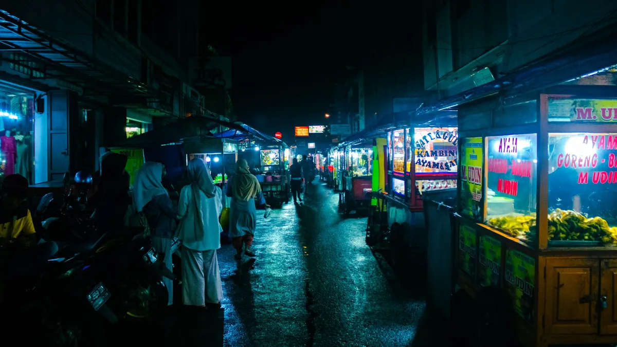 6 Warning Signs of Tourist Trap Street Food in Europe