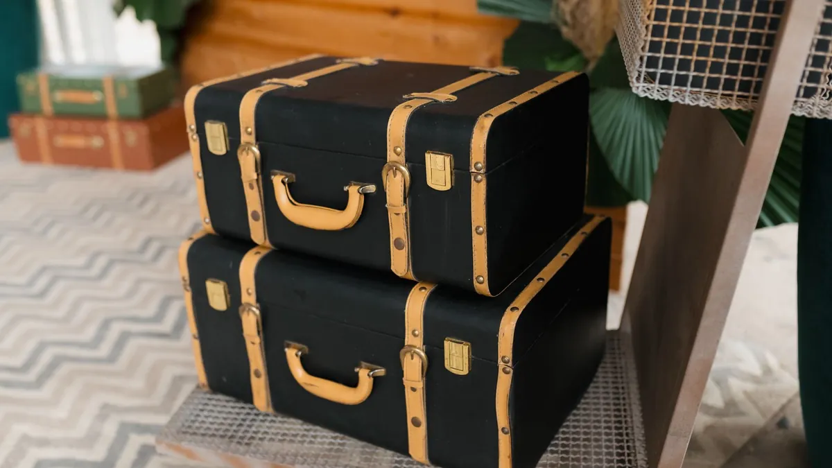 7 Packing Mistakes That Ruin Winter Holiday Wardrobe