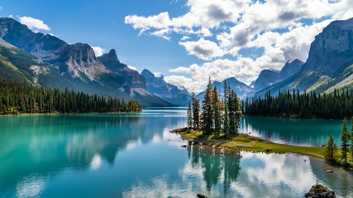 Canadian Rockies Explorer Journey Through Yoho National Park and Emerald Lake Viewpoints
