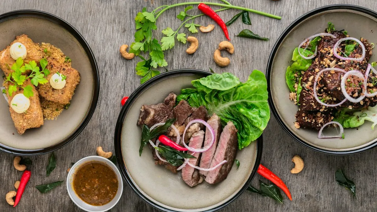 How Tourist Restaurants Manipulate Menus to Overcharge