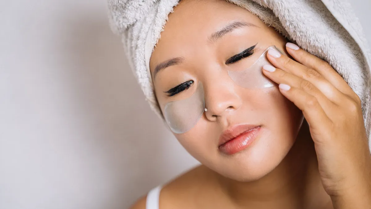 Premium Eye Mask and Neck Pillow for Comfortable Rest at Altitude