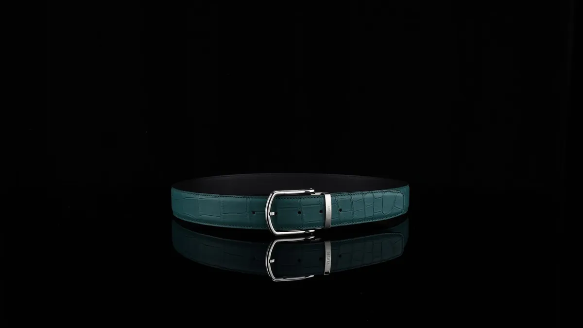 Reversible belt that transitions between casual and professional