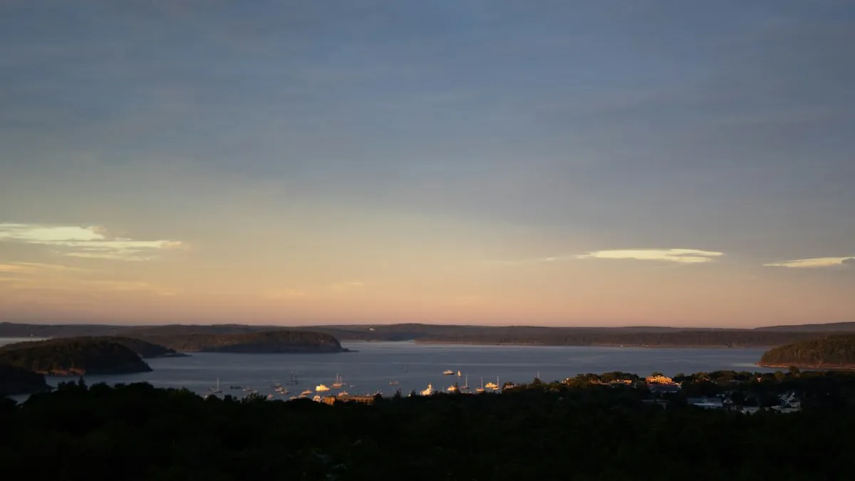Rockport, Massachusetts – Picturesque Harbor with Artist Communities and Fresh Seafood