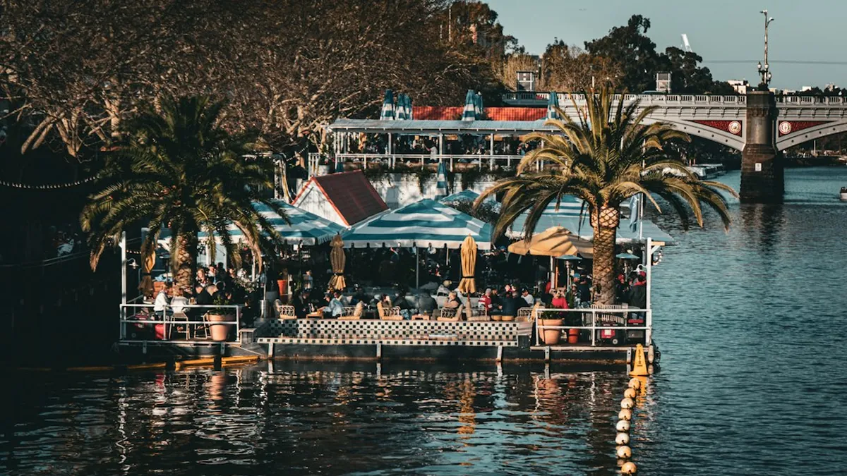 Sausalito, California – Waterfront Dining and Houseboat Community Atmosphere